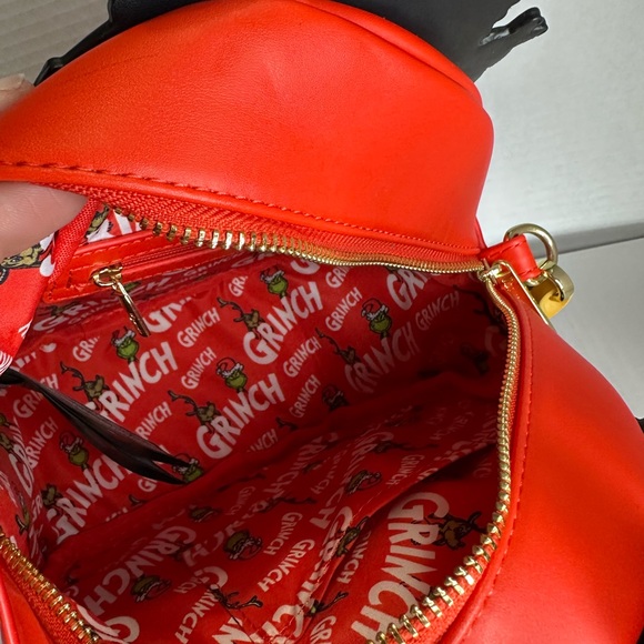 Loungefly Dr. Seuss How The Grinch Stole Christmas Crossbody Bag Grinch Sleigh - Picture 3 of 7